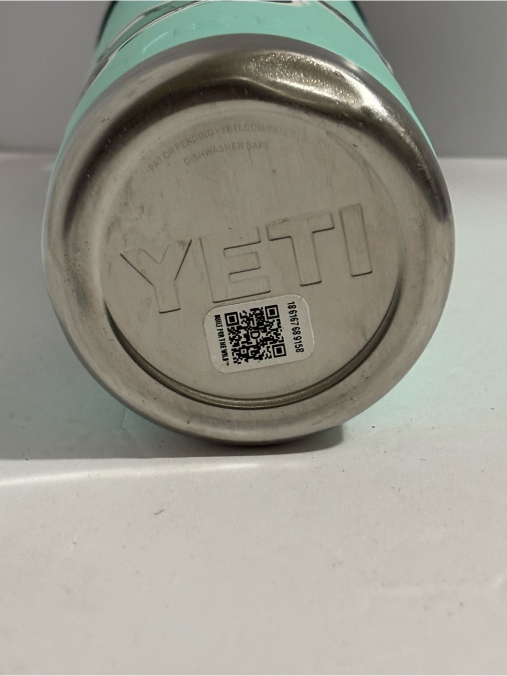 YETI Rambler Seafoam Water Bottle 18 oz Chug Cap Brand New Yeti Flaw See Photos - Picture 4 of 8